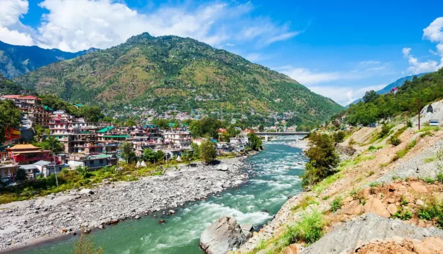Himachal Pradesh: The Land of Snowy Peaks and Serene Valleys