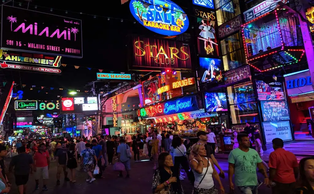Exploring Pattaya’s Famous Nightlife: Bars, Clubs, and Beach Parties