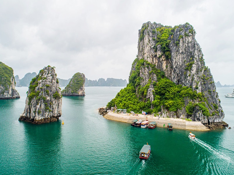 Cruising Ha Long Bay: A Once-in-a-Lifetime Experience