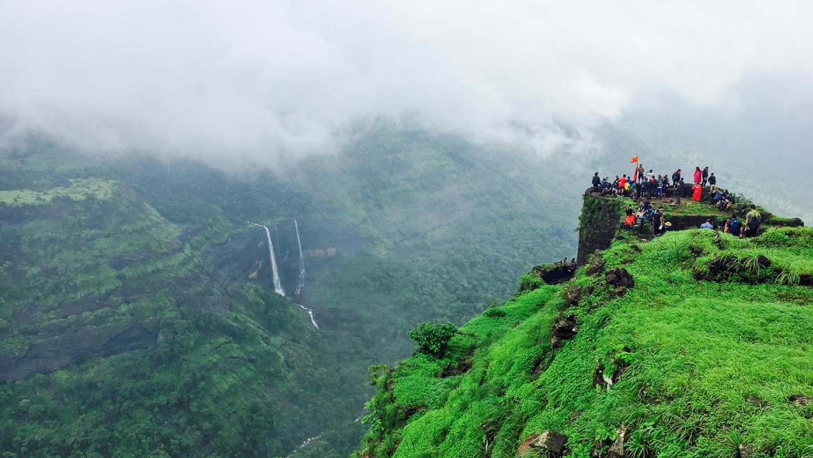 Top Weekend Getaways Near Major Indian Cities | Helm Holidays